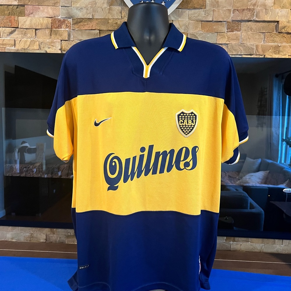 Original Boca Junior jersey 1999,  with a re-edition # 9 as used by Palermo.
